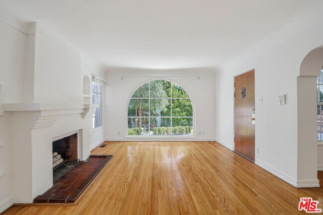Foto del edificio - 317 N Croft Ave