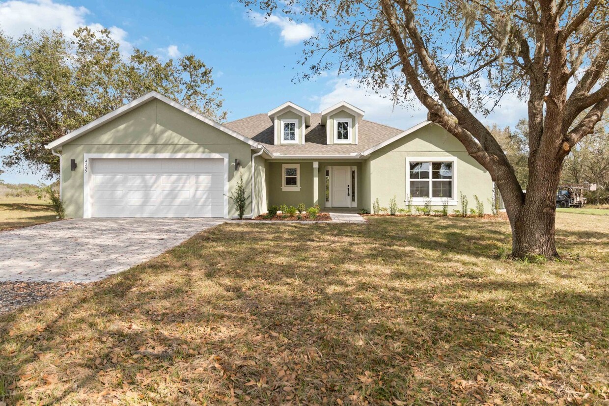 Primary Photo - Beautiful Brand New 4/2 Home on 3/4 Acre F...