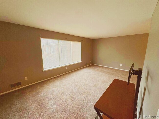 Foto del edificio - 587 E Fox Hills Dr