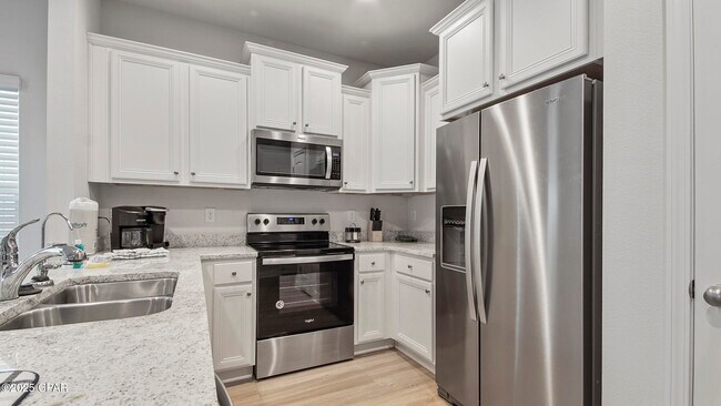 Foto del edificio - 7672 Shadow Lake Dr