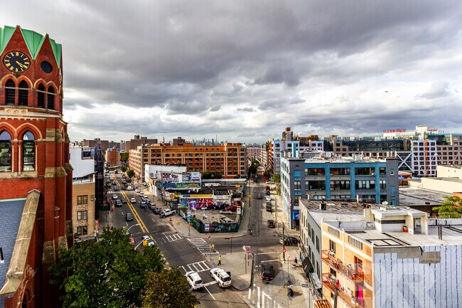 Foto del edificio - 618 Bushwick Ave