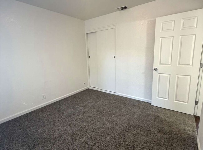 Building Photo - 2129 Winafred St