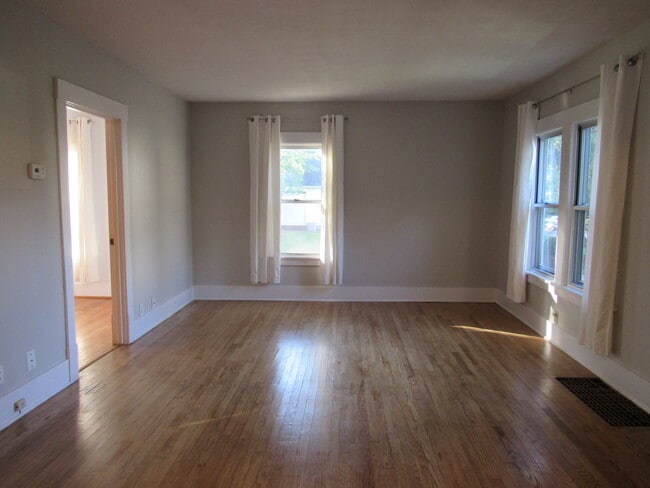 Building Photo - 904 37th St