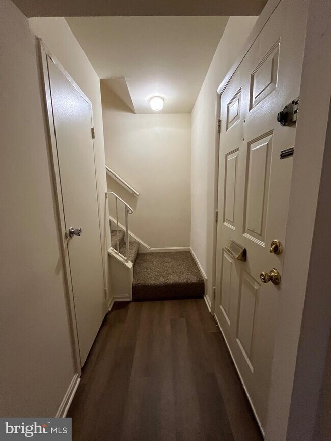 Foto del edificio - Modern Townhouse Living in Alexandria's Prime Location