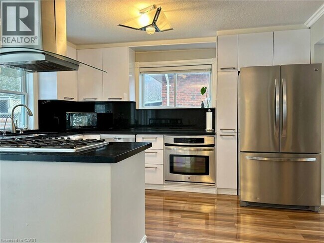 Photo du bâtiment - 12 Glenmorris Dr