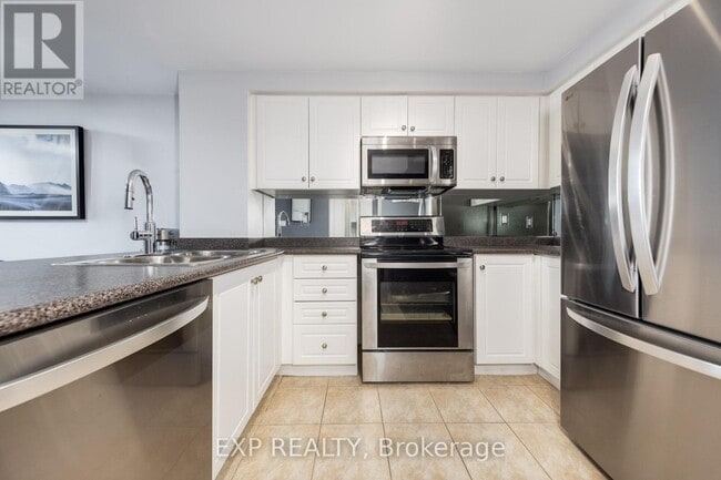 Photo du bâtiment - 212 Eglinton Ave E