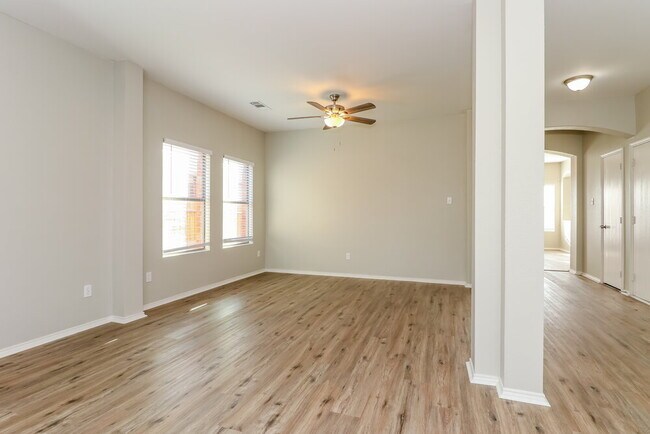 Foto del edificio - 2705 Gardendale Dr