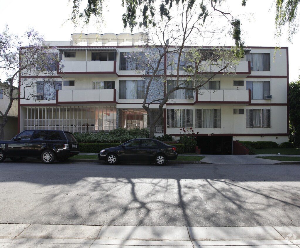 916 N Sierra Bonita, ¡alejado - 916 N Sierra Bonita Ave