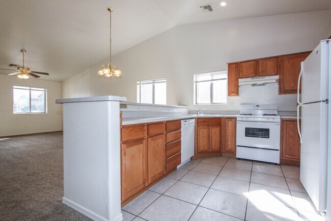 Foto del edificio - 3200 N Greg Dr