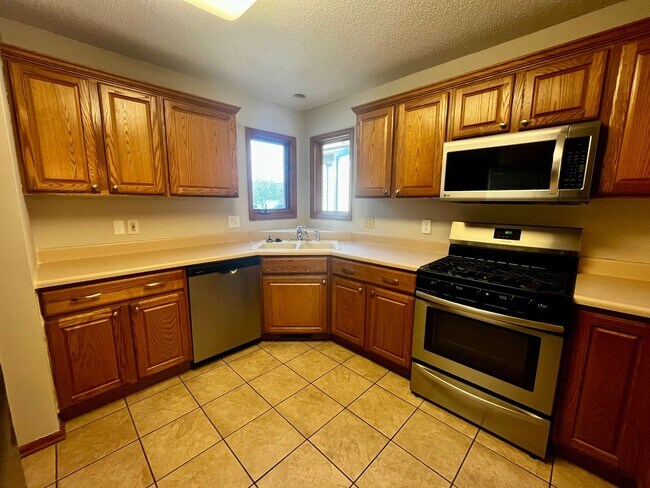 Foto del edificio - Home For Rent By Capital Property Management