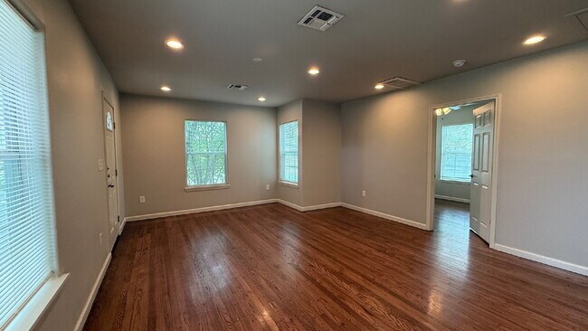 Foto del edificio - Newly renovated 3 bedroom 2 bath home centrally located!