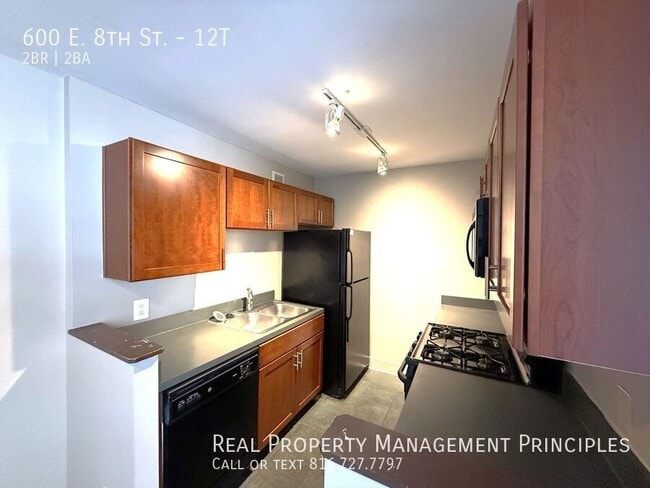 Foto del edificio - 600 E 8th St