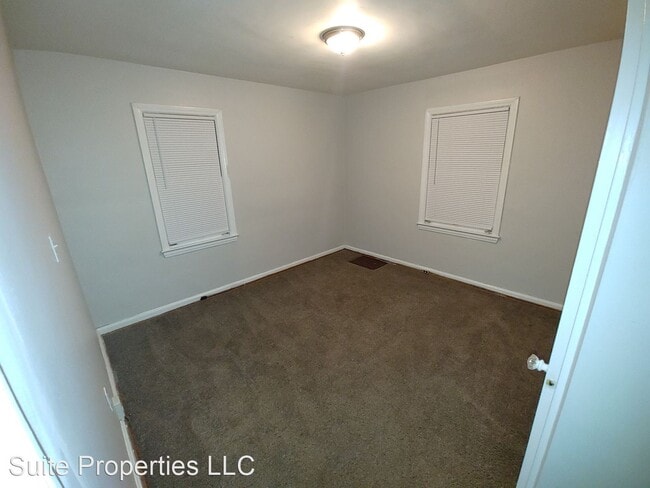 Building Photo - 2 br, 1 bath House - 8865 Greenview Ave