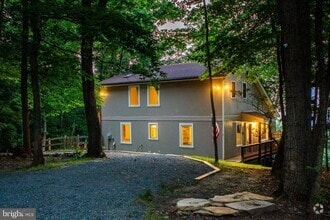 Building Photo - 1619 Summit Dr