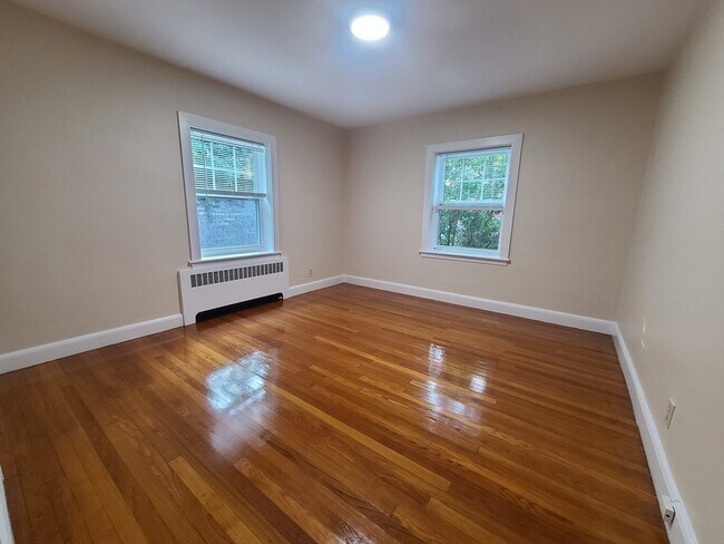 Foto del edificio - 429 Newport Ave