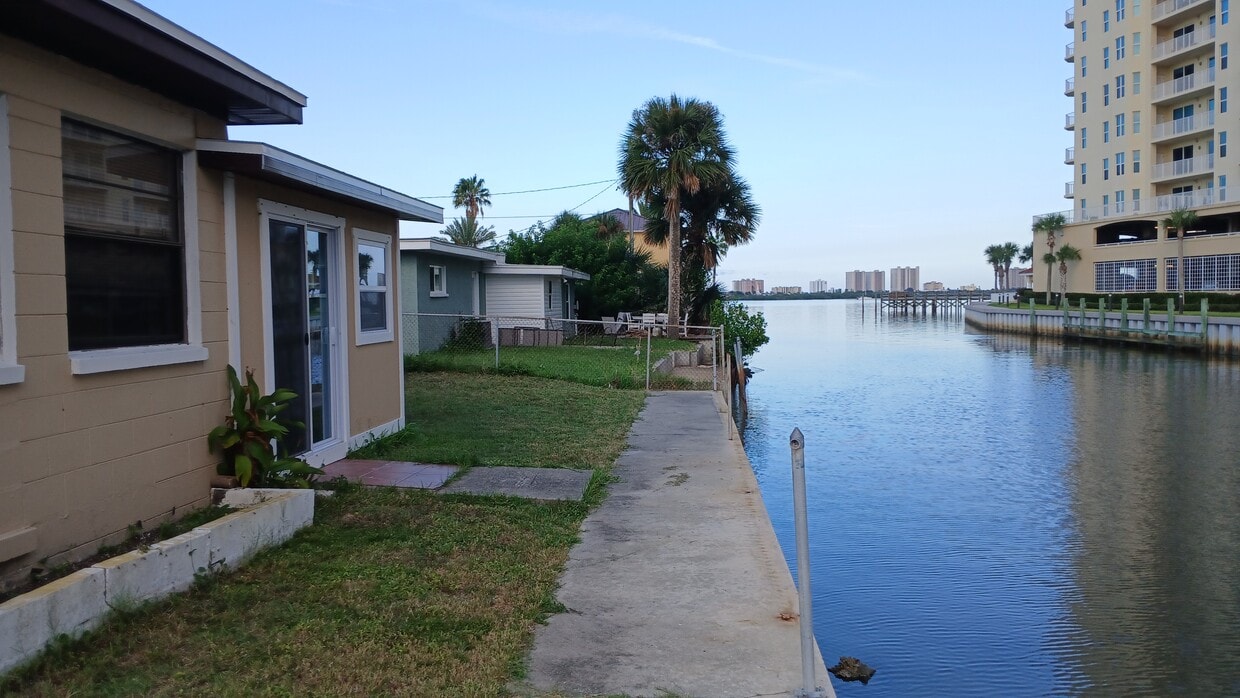 Back of house seawall Access to River - 211 Sandy Cir