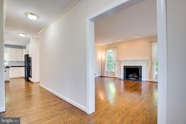 Building Photo - 7154 Woodland Dr