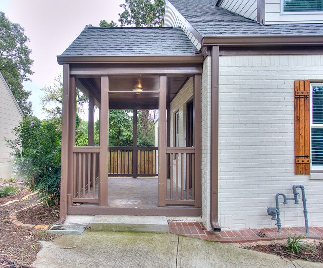 Building Photo - 432 Deckner Ave SW