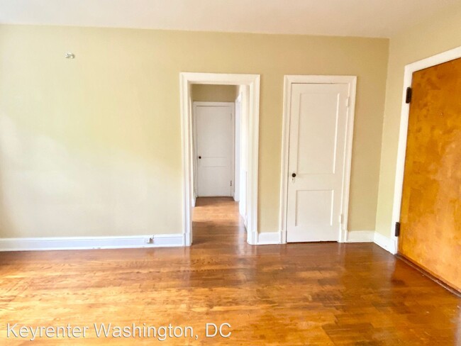 Building Photo - 8101 Schrider St