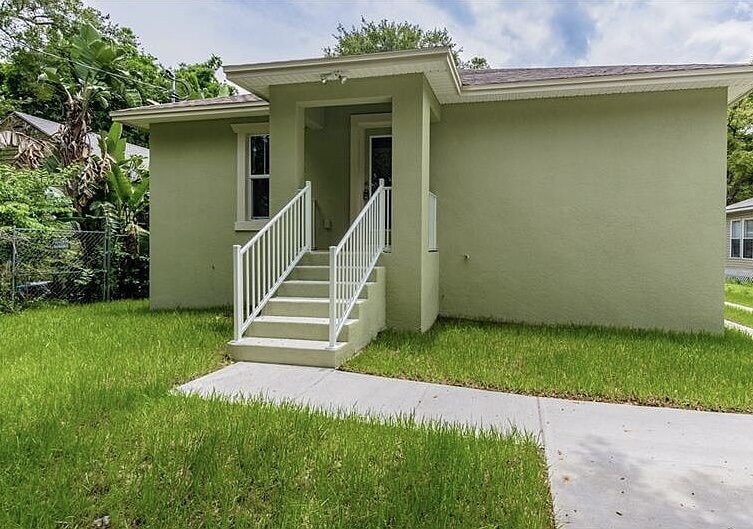 Primary Photo - 305 W Gladys St