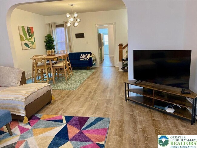 Foto del edificio - 37 E Evergreen St