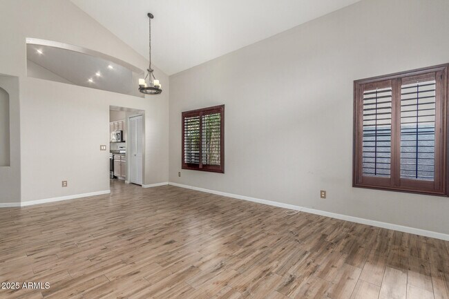 Foto del edificio - 2500 S Sunnyvale Ave