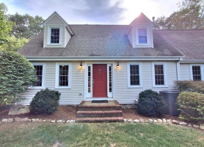 Building Photo - 6 Rockwood Ln
