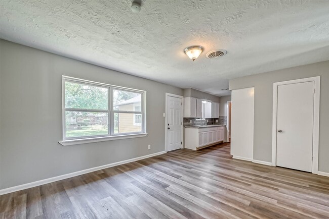 Building Photo - 5606 Elm Spring Dr