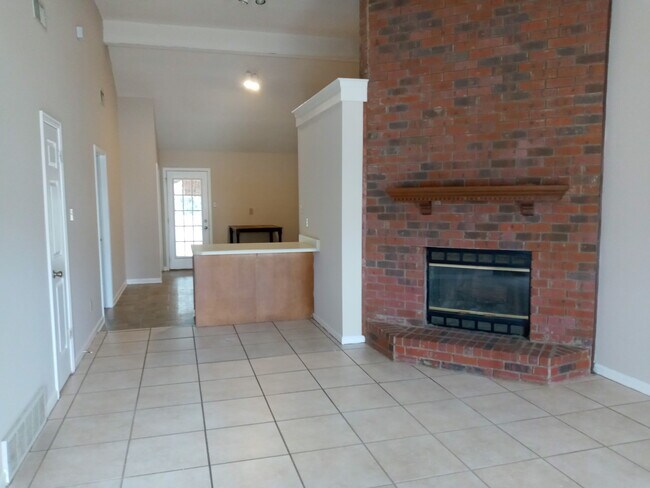 Building Photo - 5529 Oak Branch Cir S