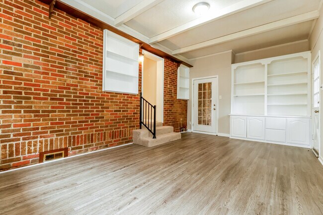 Building Photo - 114 Live Oak Rd