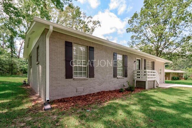 Foto del edificio - REDUCED! - NOW OFFERING 1/2 MONTH FREE WIT...