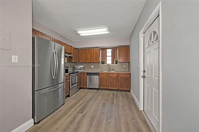 Foto del edificio - 1351 NE 156th St