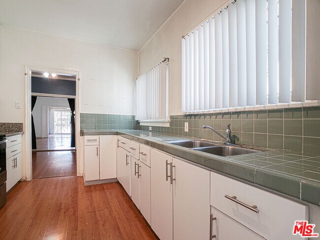 Foto del edificio - 336 S Wilton Pl