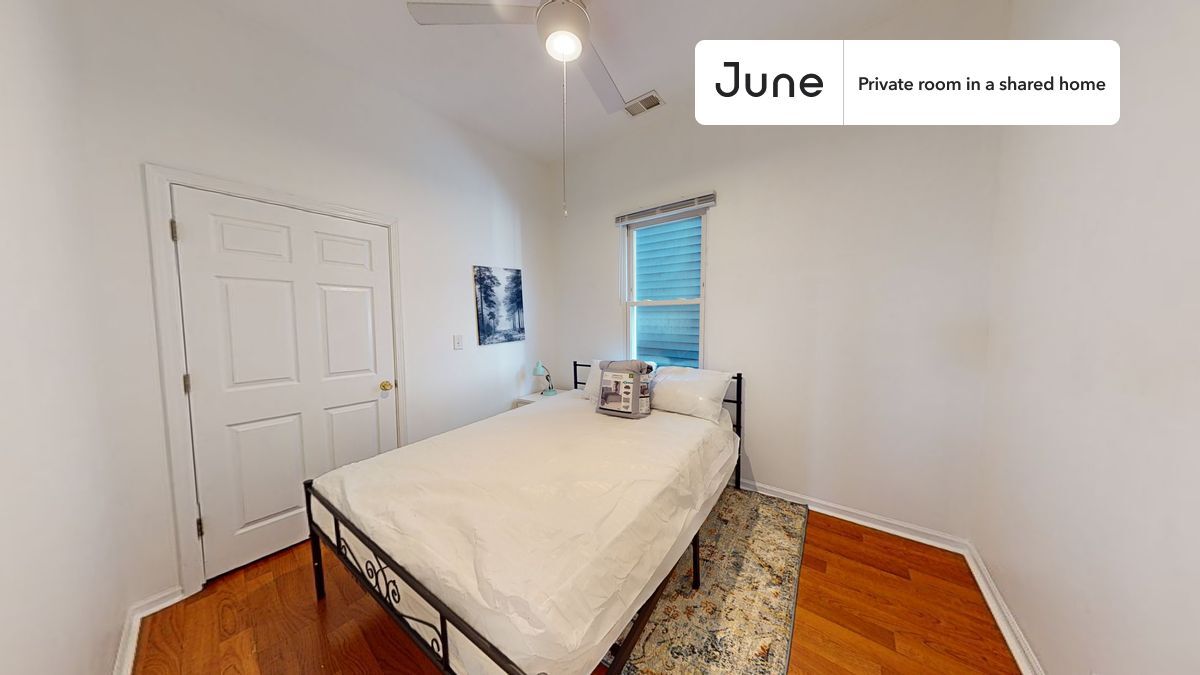 Primary Photo - Private bedroom in 3 bed/1 bath Home