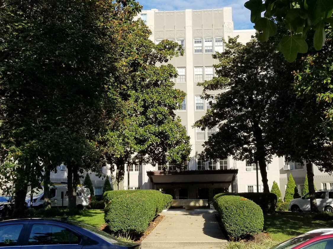 Foto principal - 2737 Devonshire Pl NW