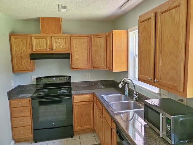 Building Photo - 1730 Pinckney Park Dr