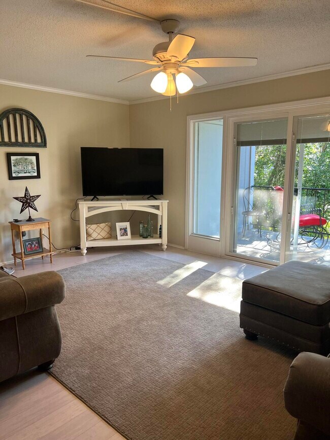 327 Laurens St SW Unit E2, Aiken, SC 29801 Condo for Rent in Aiken