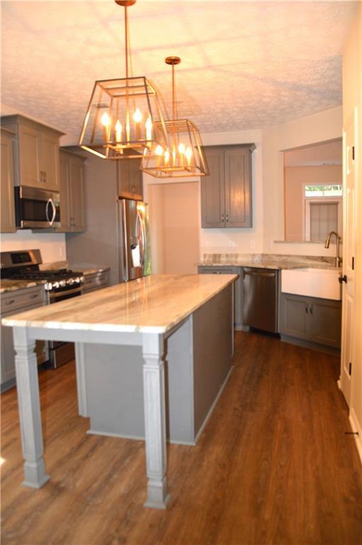 Foto del edificio - 2021 Crestview Way