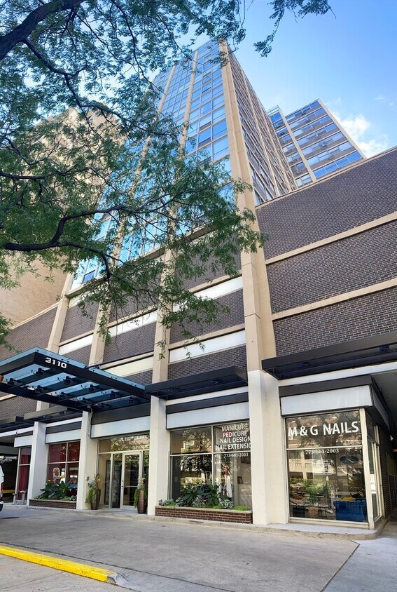 Foto principal - 3110 N Sheridan Rd