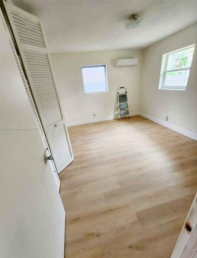 Foto del edificio - 920 SW 29th St