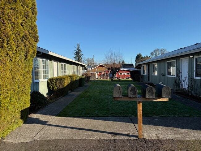 Building Photo - 154 S 21st St