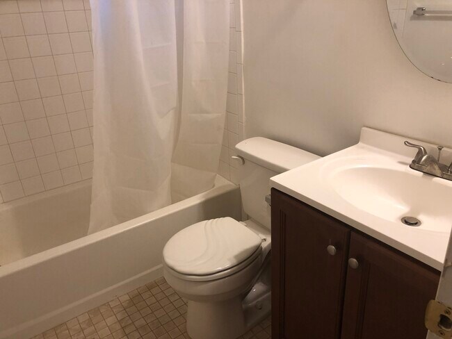 Foto del edificio - 528 Kuethe Rd NE