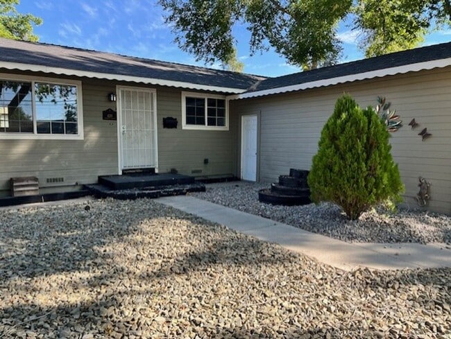 Building Photo - 3 Bedroom Home Centrally Located in Carson City