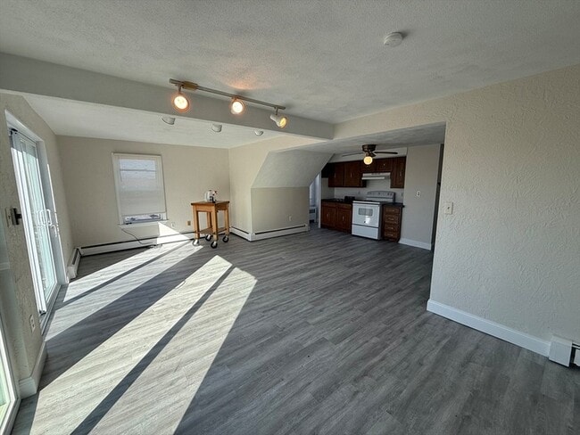 Building Photo - 304 Malden St