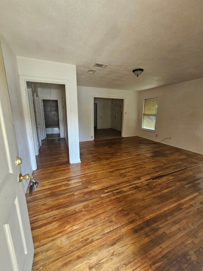Building Photo - 3203 Hale Ave
