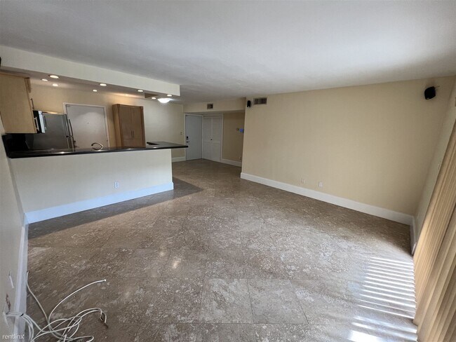 Building Photo - 2 br, 2 bath Condo - Dadeland Capri