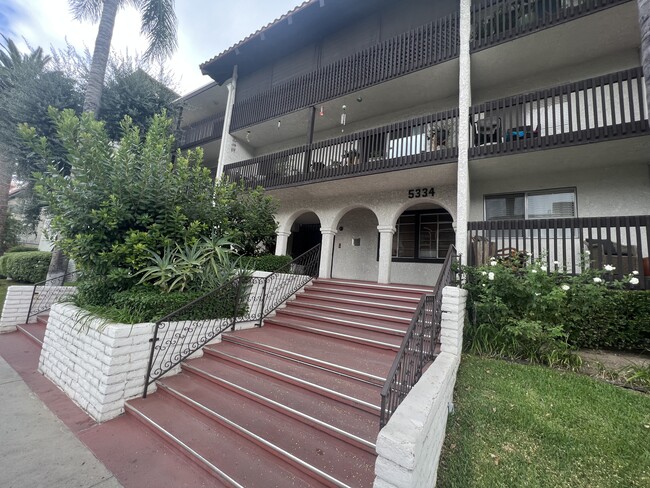 Foto del edificio - 5334 Lindley Ave