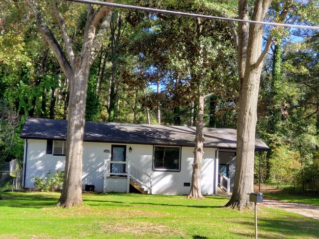 Building Photo - 2342 Macon Dr SW