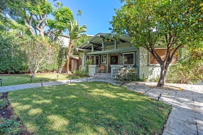 Building Photo - 1550 N Sierra Bonita Ave