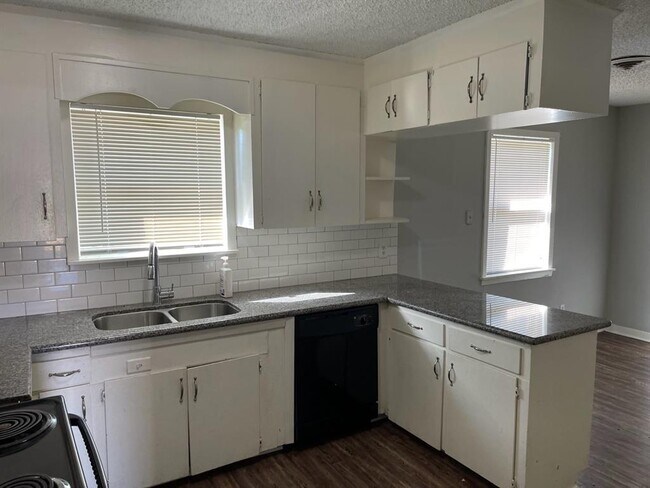 Foto del edificio - 2401 33rd Ave N